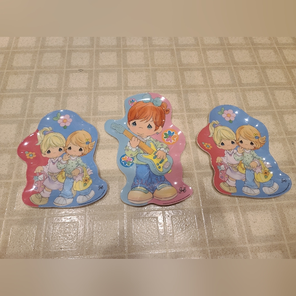 EVERYDAY GIBSON Hard Plastic Precious Moments Serving Tray and Plates.